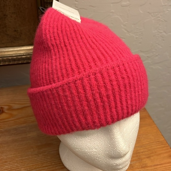 NORDSTROM PINK / RASPBERRY RIBBED CUFFED BEANIE -OS NWT - Picture 2 of 9